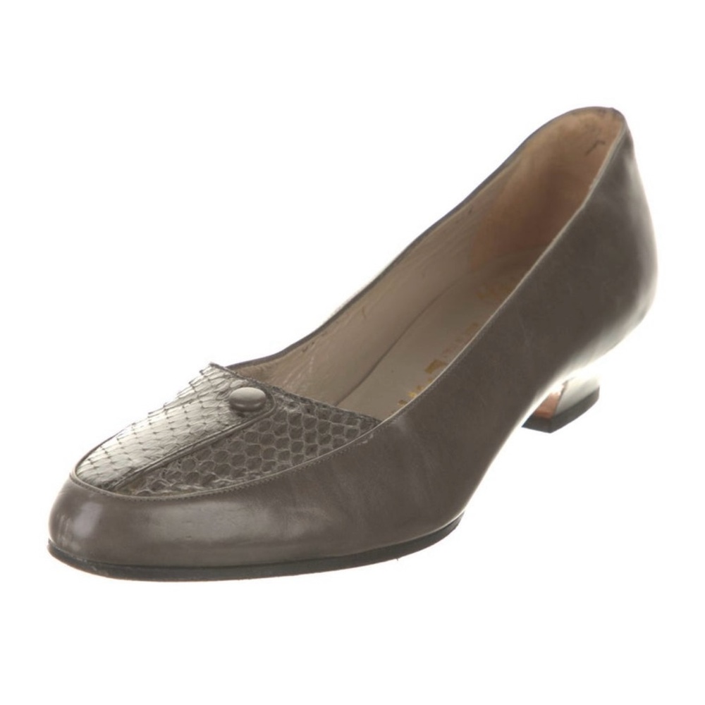 Vintage Salvatore Ferragamo Leather Pumps